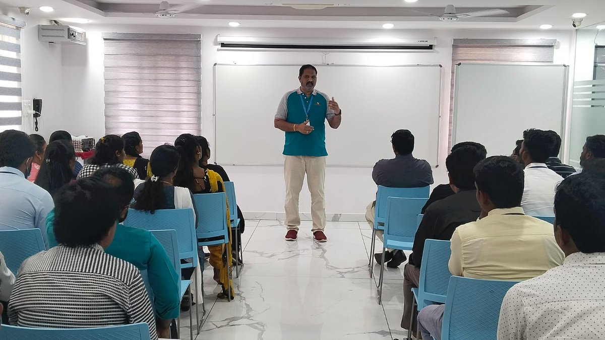 HoneyyGroup's tweet photo. Day 2 started with an inspiring session from our top management and continued with many other interesting sessions by our team. The new joinees are enthusiastic about learning more with each passing day.
#EmployeesTraining #training #newemployee #Employement #FutureLeaders https://t.co/L16JxcgTS4