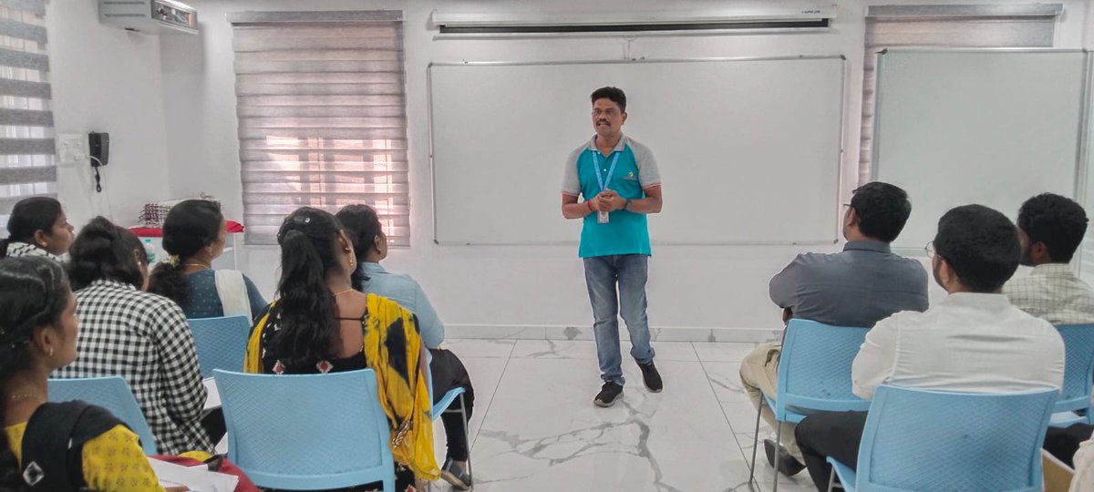 HoneyyGroup's tweet photo. Day 2 started with an inspiring session from our top management and continued with many other interesting sessions by our team. The new joinees are enthusiastic about learning more with each passing day.
#EmployeesTraining #training #newemployee #Employement #FutureLeaders https://t.co/L16JxcgTS4