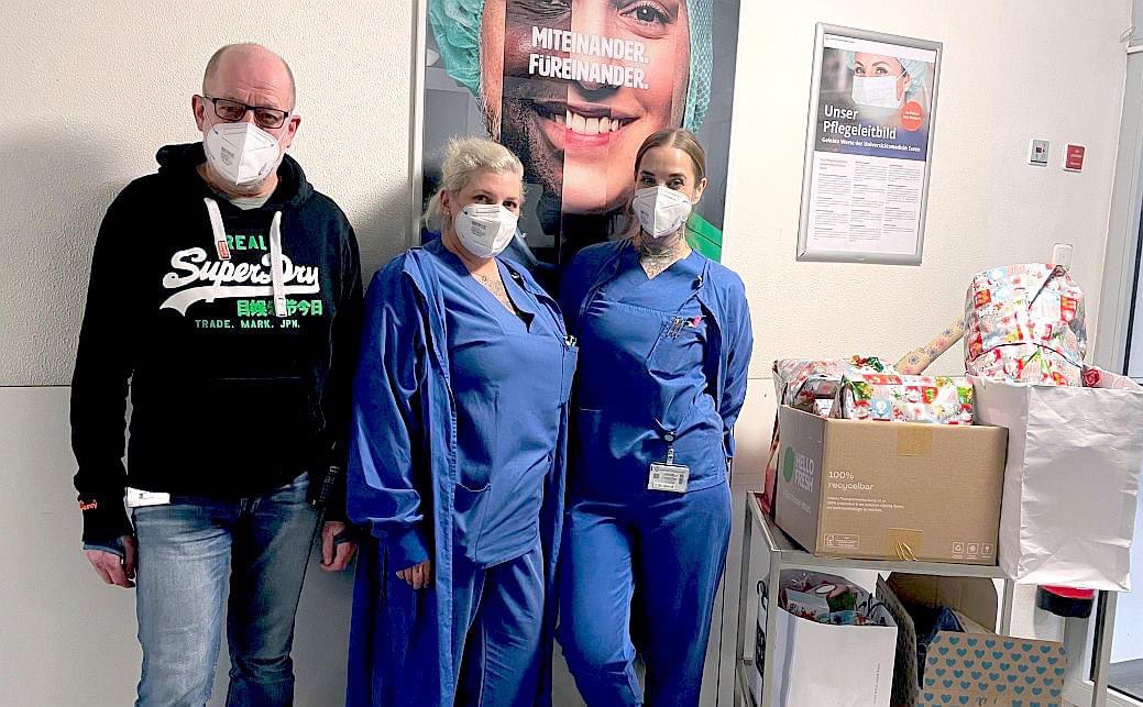 UniklinikEssen's tweet photo. Super Einsatz 👌🤩. Die Pflegefachpersonen der Intensivstation UC1 haben für bedürftige junge Patientinnen und Patienten aus der Kinderklinik gesammelt und Kleidung und Spielzeug 🧸 gekauft👍👍. https://t.co/Ct49WLi3uF