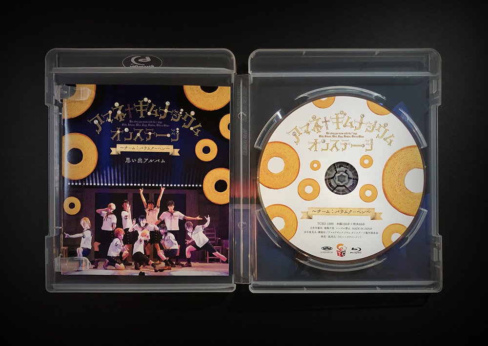 zurumuke2015's tweet photo. デザインを担当した『アマネ†ギムナジウム  オンステージ』ブルーレイの見本を頂きました（2ヶ月遅れでww）。作業は結構大変だったのにこんなにコンパクトになっちゃって… https://t.co/7m1q7tBIoB