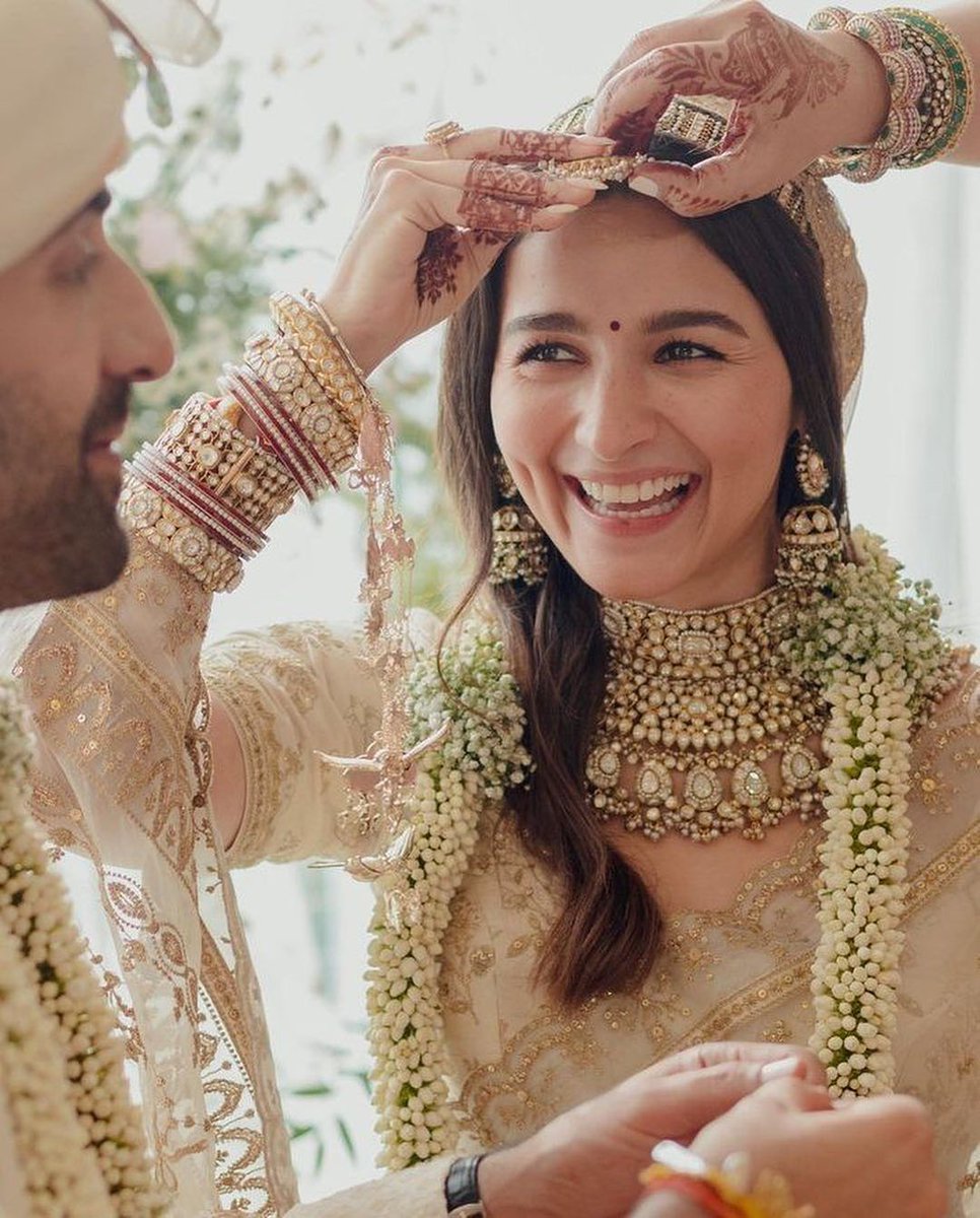 olreadydotin's tweet photo. The Prettiest Customized Kaleere We Have Spotted In 2022 😍
Credits : @mrinalinichandra @raabtabyrahul @paran_singh_photography @arpita__mehta @aliaabhatt @dollyouup_bys @kamna90 

#weddings #bride2023 #indianweddings #instagrampost  #weddingideas #weddingseason2022  #bridal https://t.co/XwqqnVvafY