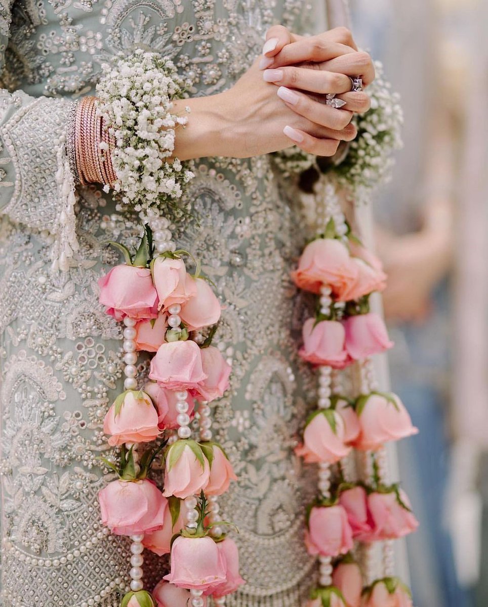 olreadydotin's tweet photo. The Prettiest Customized Kaleere We Have Spotted In 2022 😍
Credits : @mrinalinichandra @raabtabyrahul @paran_singh_photography @arpita__mehta @aliaabhatt @dollyouup_bys @kamna90 

#weddings #bride2023 #indianweddings #instagrampost  #weddingideas #weddingseason2022  #bridal https://t.co/XwqqnVvafY