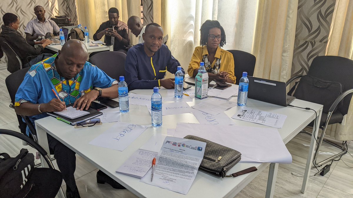 peace_drc's tweet photo. Bukavu/Sud-Kivu : 2ème jour de la Table ronde présentation des résultats sondage sur les besoins sexospécifiques des pour la #Localization2250 au Sud-Kivu.
@WY4PSinAfrica @gnwp_gnwp @FemmesPaixSec @CanadaRDC @RDC_JPS @GC_Youth4Peace @UNDPAfrica https://t.co/5HvAIWkC4h