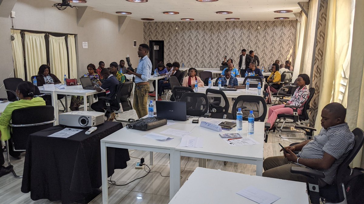 peace_drc's tweet photo. Bukavu/Sud-Kivu : 2ème jour de la Table ronde présentation des résultats sondage sur les besoins sexospécifiques des pour la #Localization2250 au Sud-Kivu.
@WY4PSinAfrica @gnwp_gnwp @FemmesPaixSec @CanadaRDC @RDC_JPS @GC_Youth4Peace @UNDPAfrica https://t.co/5HvAIWkC4h