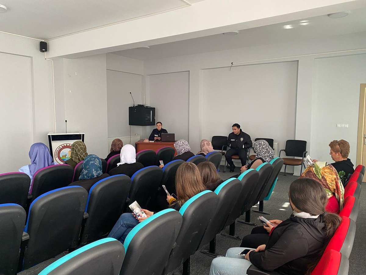 Kadın Kültür Evimizde İlçe Emniyet Amirliğinde görevli Polis Memuru tarafından “KADES” eğitimi verilmiştir.     <a href="/kubrayigitbasi/">Doç. Dr. Kübra Güran Yiğitbaşı</a> <a href="/AfyonValiligi/">T.C. Afyonkarahisar Valiliği</a>