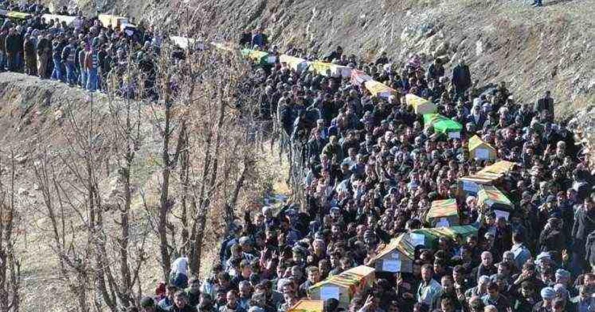 SYKPgenelmerkez's tweet image. 28 Aralık 2011&apos;de 17&apos;si çocuk 34 Kürt köylüsü TSK savaş uçakları tarafından bombalanarak katledildi. Sorumluları yargılanmadı. 11. yılında bir kez daha haykırıyoruz: #Roboskikatliamı nın siyasi ve askeri sorumlularından er ya da geç hesap soracağız! #RoboskiİcinAdalet