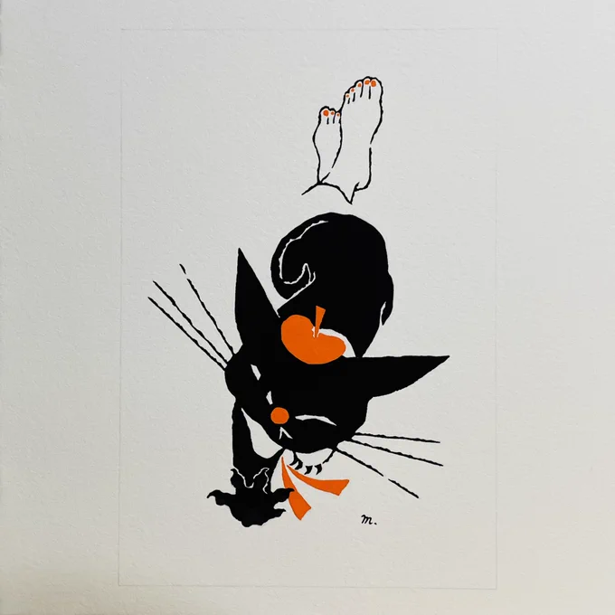 小さい原画描いてます。1枚は珍しく前足の指5本描いてます。よく見ると肉球少し違う黒色で塗ってます。わかるかな #黒ねこ意匠 #原画 