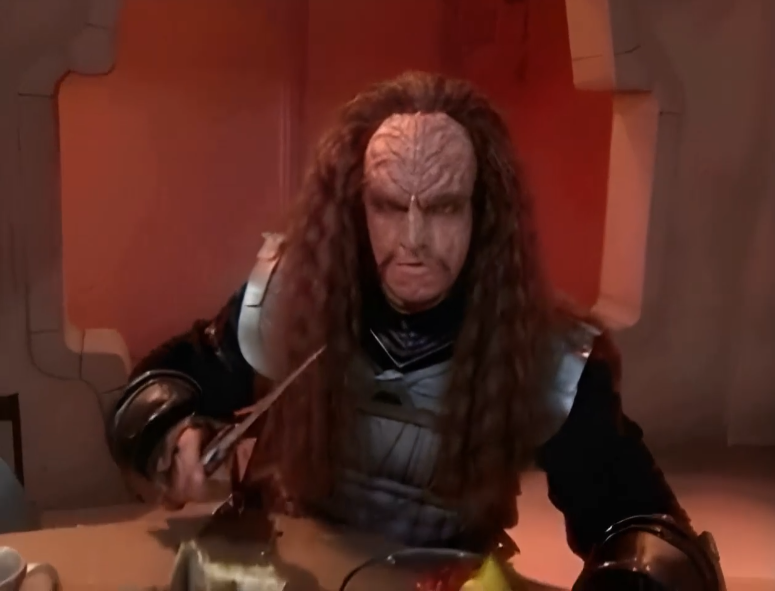 RebootTech4's tweet photo. #Klingon seems to be trending.  Don't forget these lovely Klingons; From the 1996 FMV Game; "Star Trek: Klingon", directed by Jonathan Frakes @jonathansfrakes.  Characters pictured: Martha Hackett, John Cothran,  J.G. Hertzler, Joe Hulser and two others that I'm not sure. https://t.co/b3QFcqOvuq