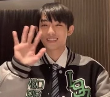 wwfolder's tweet photo. #winwin looks good on live today! ✨ https://t.co/qiijjP4mLT