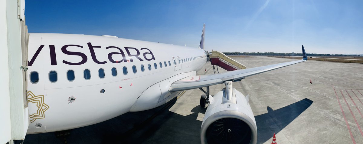 tweetpratikm's tweet photo. And finally the last stop of the day!!! Go home leg now!!! Tankering to Mumbai with 9.2tons of fuel and a flying time of 1hr and 15mins… #vistata #lifeontheramp #airbus #a320Neo #lastfewflightsof2022 https://t.co/uiTsfIoCb7