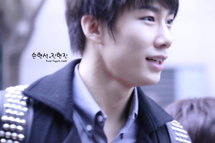chocopuppy_109's tweet photo. 120224 ๋ฎค๋ฑ
์ถ๊ทผ๊ธธ ๊ฑด์ด
๋๊ธ๋๊ธ ๋ทํต์๋ ๊ท์ฌ์ด ๊ฑด์ด๐
#์์ฐํ #SonWooHyeon #Ghun https://t.co/2r5cwRkAjk