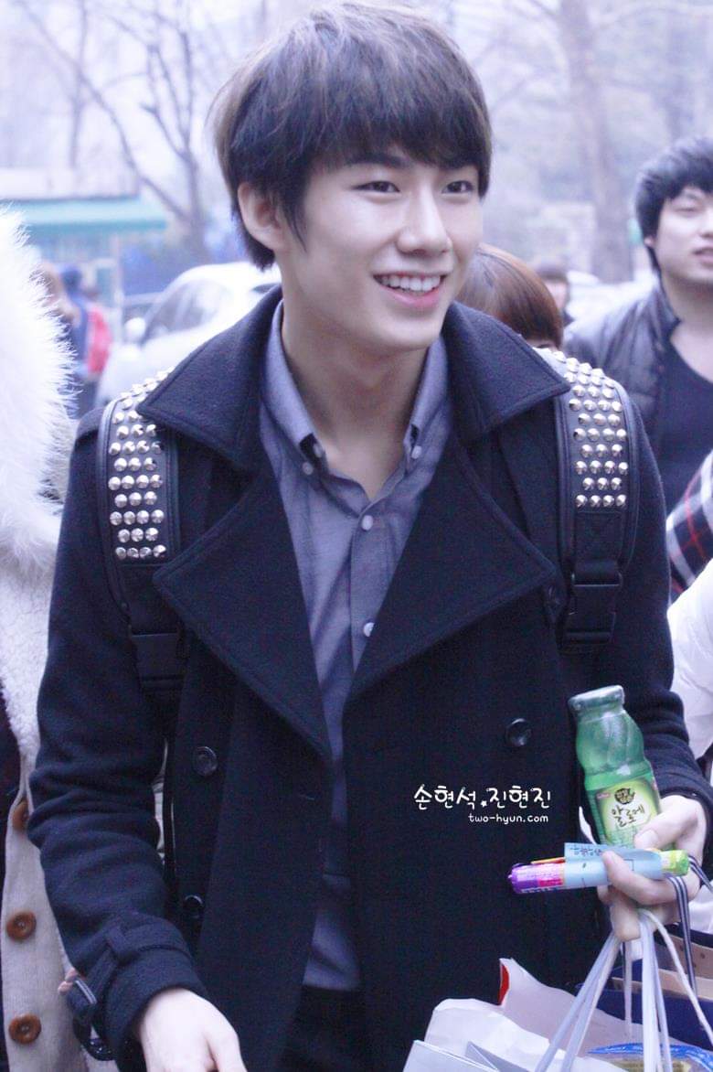 chocopuppy_109's tweet photo. 120224 ๋ฎค๋ฑ
์ถ๊ทผ๊ธธ ๊ฑด์ด
๋๊ธ๋๊ธ ๋ทํต์๋ ๊ท์ฌ์ด ๊ฑด์ด๐
#์์ฐํ #SonWooHyeon #Ghun https://t.co/2r5cwRkAjk
