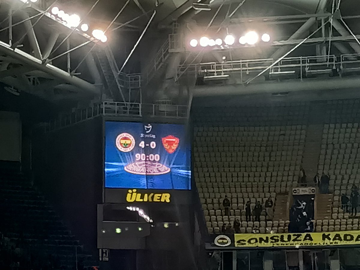 Okt1y's tweet photo. Burası Kadıköy! 💛💙 https://t.co/jBIMoQeUo8