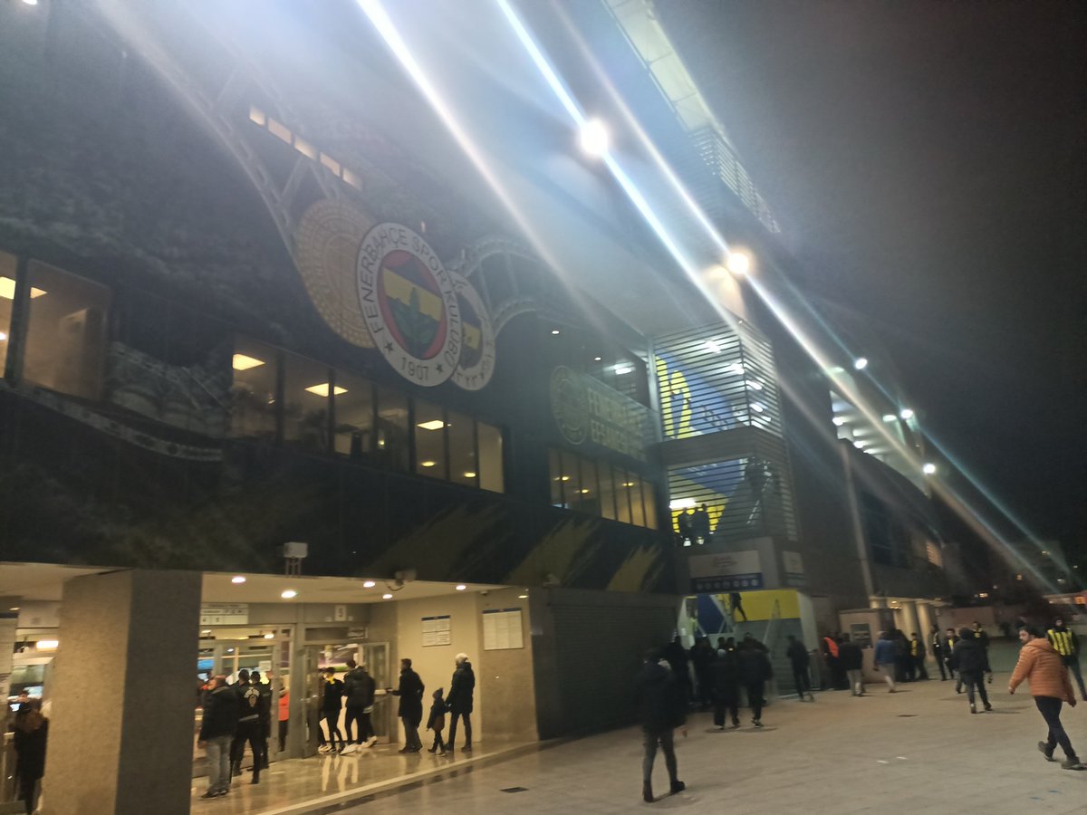 Okt1y's tweet photo. Burası Kadıköy! 💛💙 https://t.co/jBIMoQeUo8