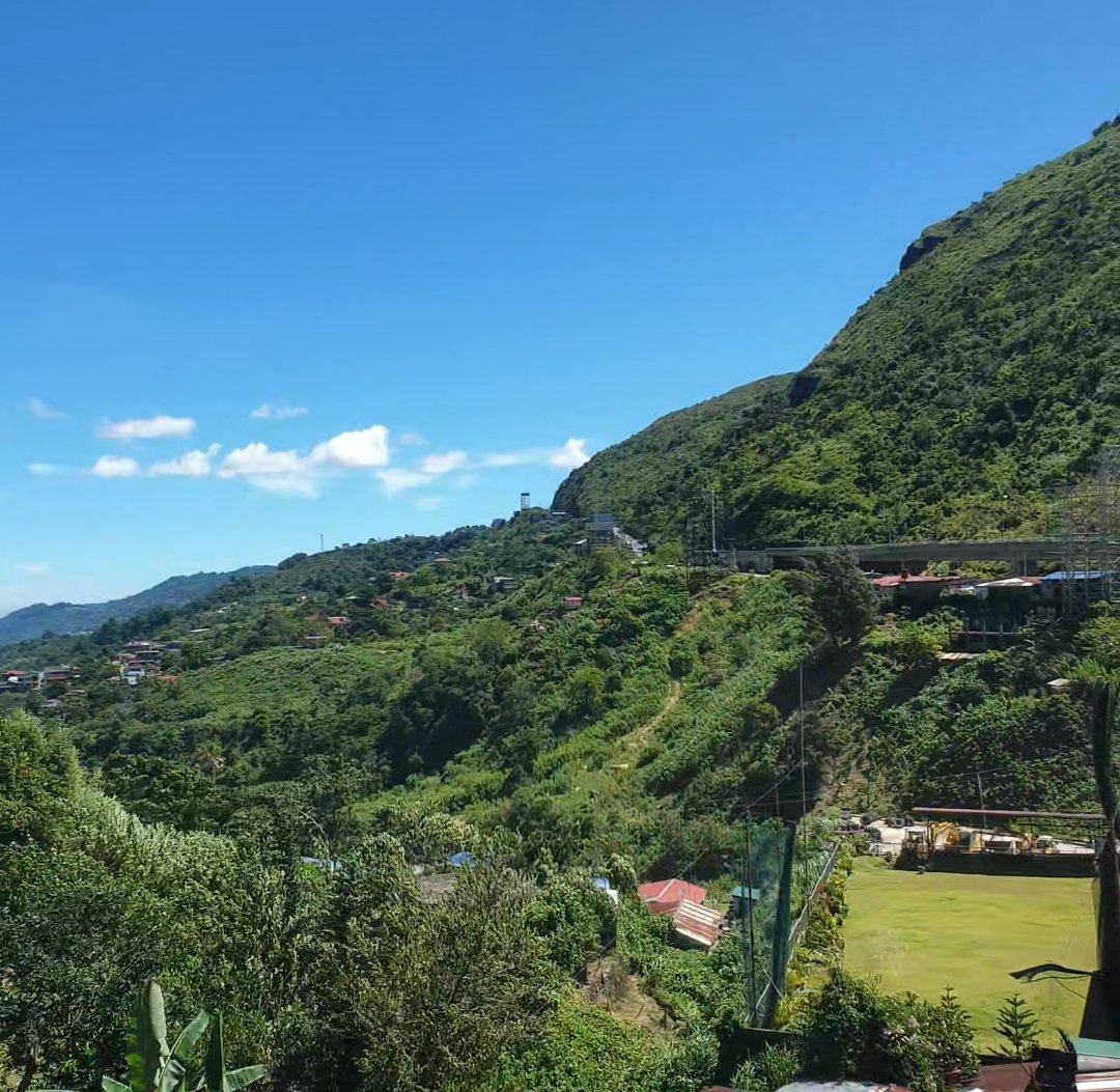 flysoarhighness's tweet photo. I'm finally back home in Baguio. Tara ipasyal kita as a friend. 😅 https://t.co/v4tYY4A4lV