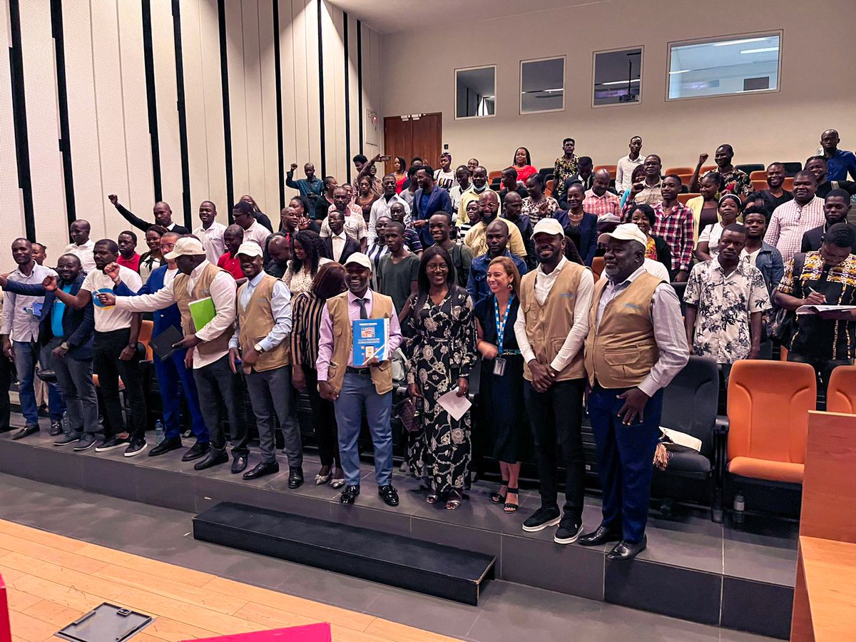 UNDPAngola's tweet photo. Em #2022 iniciámos o processo do #CrescerDigital em #Luanda na #Mediateca Zé Dú no #Cazenga, com 5 assessores do #inapem que acompanharam a caminhada de 100 #empresários no crescimento das suas #vendas, através da #digitalização dos seus #negócios
#PNUDAngola #desenvolvimento https://t.co/bldRkI8CK8