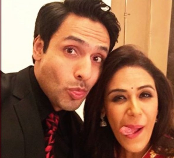 SA___2808's tweet photo. u guys shd really check #pyarkohojaanedo hashtag on insta u will find manyy cutee pics of #iqbalkhan 🥰🥰
3rd one is best😂🤩
#NaUmraKiSeemaHo https://t.co/Km6L49PP5N