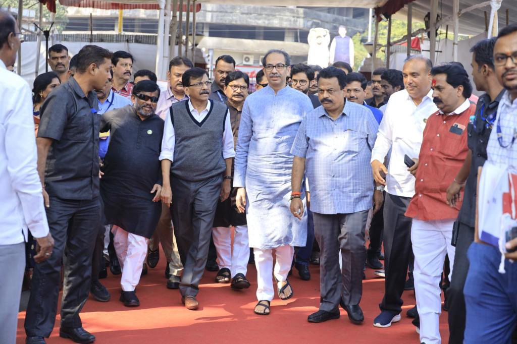 ShivSenaUBT_'s tweet photo. आज पक्षप्रमुख श्री.उद्धवसाहेब ठाकरे यांची आशियाई ड्रॅगन बोट चॅम्पियनशिप २०२२ स्पर्धेतील विजयी खेळाडूंनी नागपूर येथील विधानभवन परिसरात भेट घेतली. यावेळी शिवसेना आमदार देखील उपस्थित होते. त्यांनी या खेळाडूंना पुढील वाटचालीस शुभेच्छा दिल्या ! https://t.co/BNtrgDhlTA