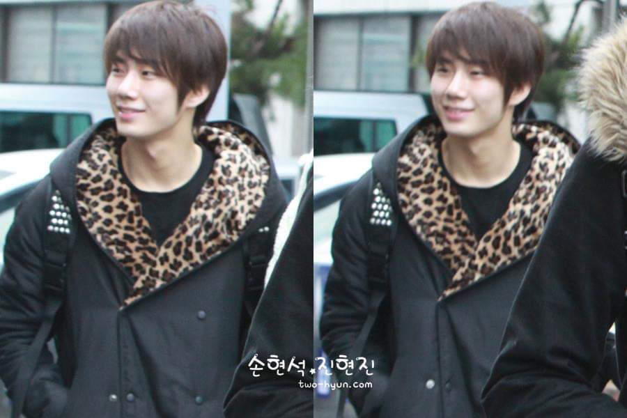 chocopuppy_109's tweet photo. 220120 ๋ฎค๋ฑ
์ถ๊ทผ๊ธธ ๊ฑด์ด
์ธํ
์ ๊ณผ ์ธํ
ํ
์๋์ผ๊ตด์ ์ฌ์ ํ ๊ท์ฌ์ด ๊ฑด์ด๐ฆ
#์์ฐํ #SonWooHyeon #Ghun https://t.co/G1Lva5eOQz