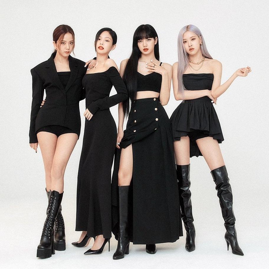 LSMTRENDS's tweet photo. 📊 [INFO] - #MONEY by #LISA has surpassed 600 MILLION STREAMS on Spotify in just 474 days breaking her own group record of 640 days with “How You Like That” as the FASTEST song by K-Pop female act to reach this milestone! 🔥

- It's also the FIRST song by K-Pop soloist to do so. https://t.co/pJUd2JFlxZ