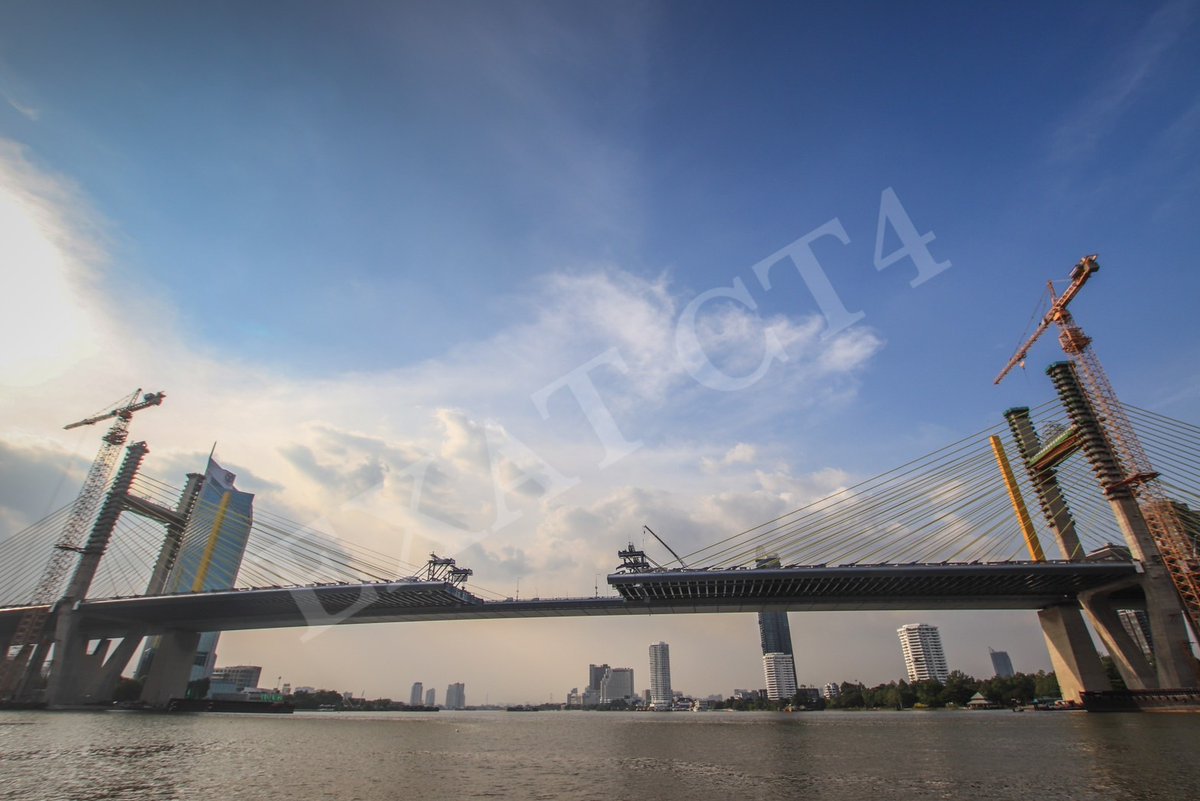 Rama3Ring's tweet photo. แอดมินฝากภาพมุมกว้างสะพานสวยๆ กลางแม่น้ำเจ้าพระยาให้ชมก่อนปิดไซต์งานโครงก��รฯ ให้พนักงานได้หยุดยาวช่วงปีใหม่ หลังจากทำงานหนักมาตลอดทั้งปี 2565ครับ👷🏗👷 #ช.การช่างห่วงใยใส่ใจสิ่งแวดล้อม #งานก่อสร้าง #ทางด่วน #เบี่ยงจราจร #exatrama3c4project https://t.co/y5WgcCuYO5