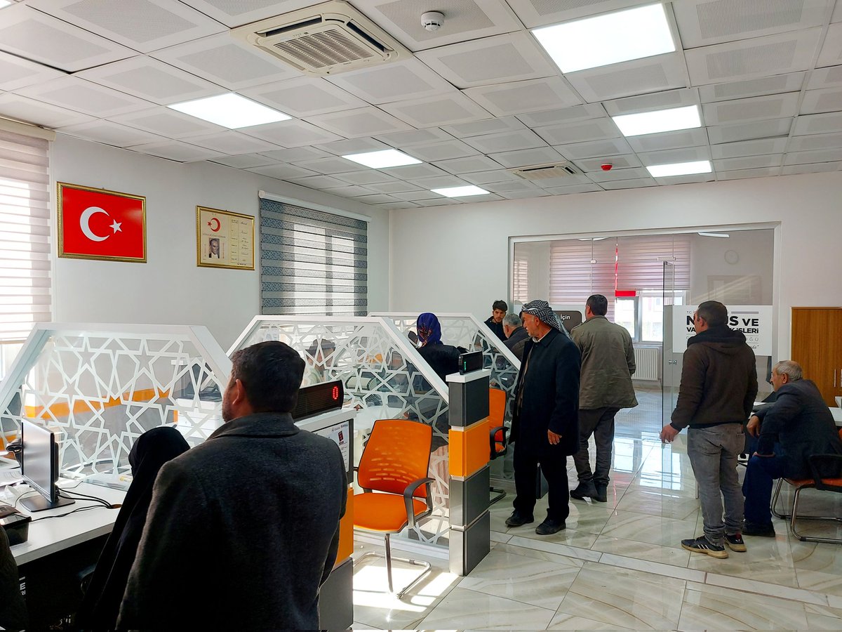 Pervari ilçe Nüfus Müdürlüğü Personelleri olarak yıl sonu itibariyle yaşanan yoğunluktan dolayı öğle arası ve hafta sonları da vatandaşlarımıza hizmet vermeye devam ediyoruz.<a href="/AsiyeGurlek/">Asiye Gürlek</a>