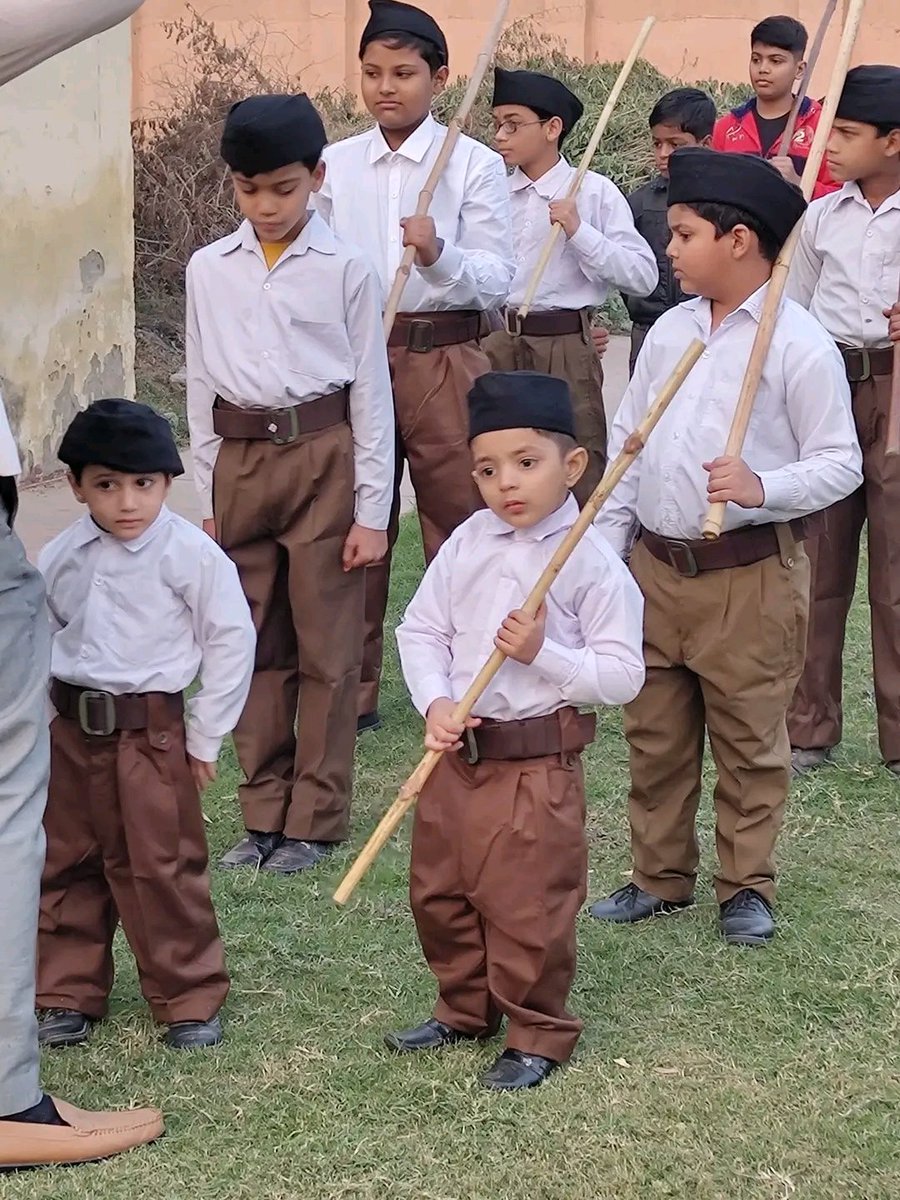RSSgeet's tweet photo. हम मातृभूमि के सैनिक हैं .... @RSSgeet https://t.co/djvseNcXrn