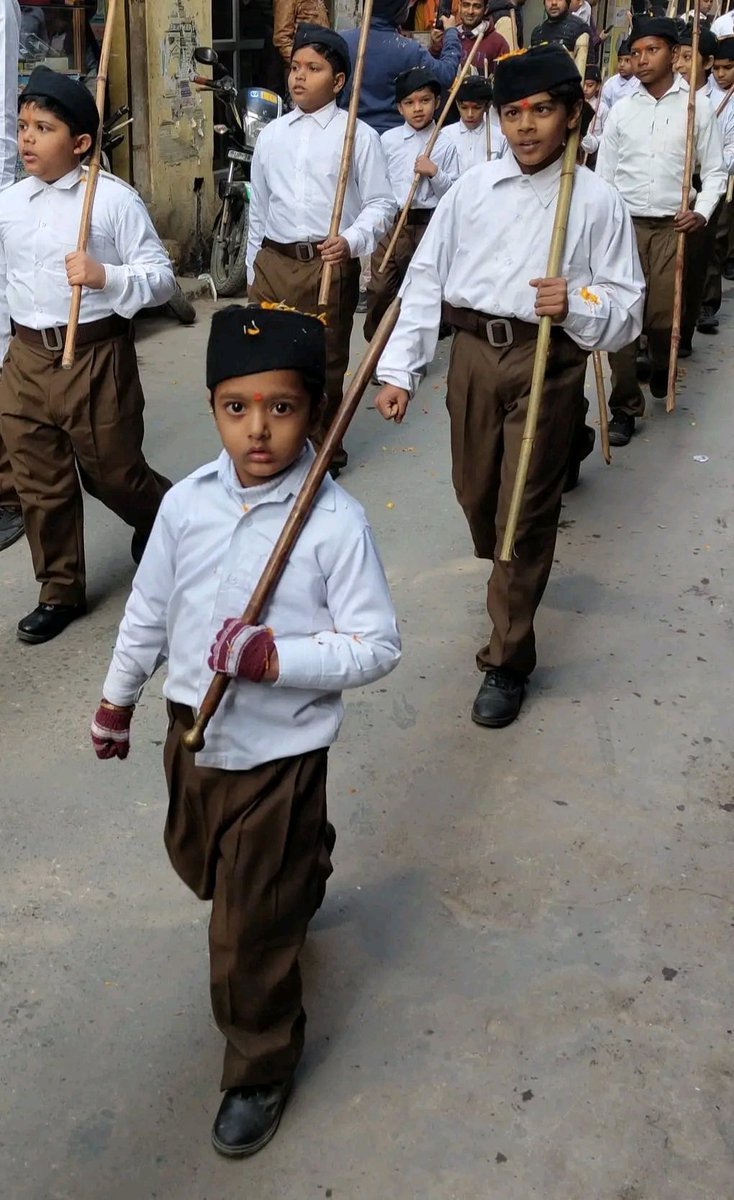 RSSgeet's tweet photo. हम मातृभूमि के सैनिक हैं .... @RSSgeet https://t.co/djvseNcXrn