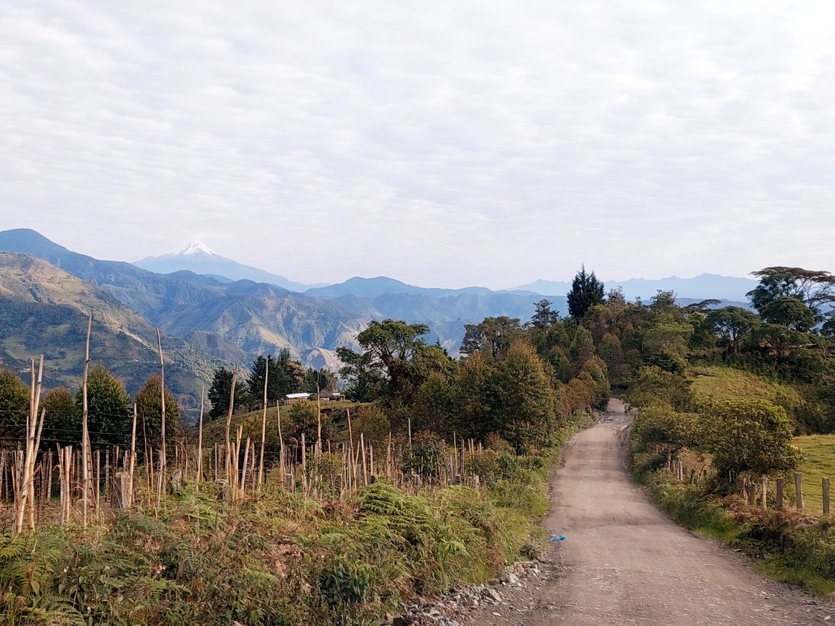 TierradentroAnc's tweet photo. Esto es Tierradentro Ancestral. Un viaje con una vista espectacular, al fondo el Nevado del Huila https://t.co/H5GlqhPRy0