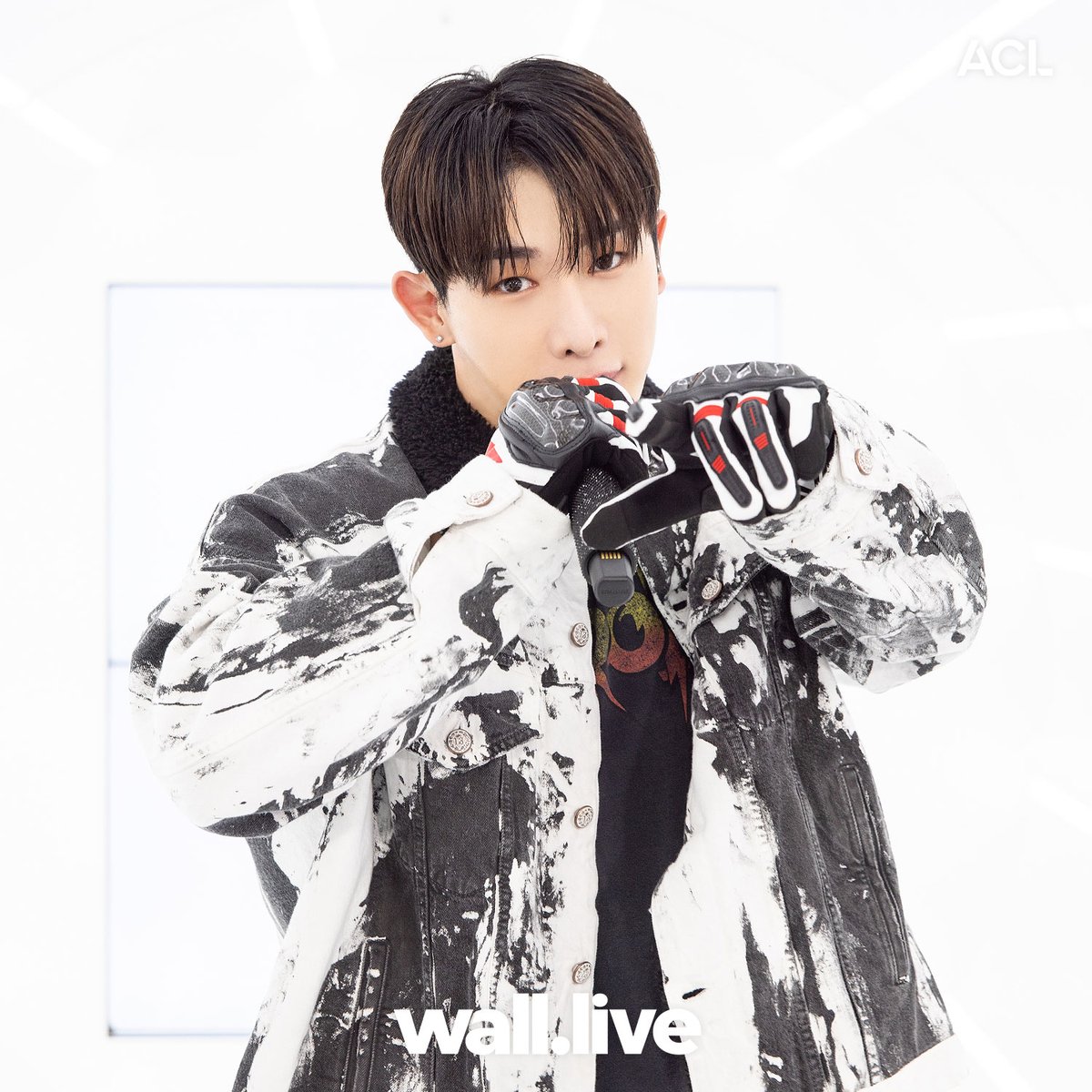 fromm_studio's tweet photo. [#월라이브🎤] X 원호 WONHO
@official__wonho

원더월의 오리지널 라이브 콘텐츠 ‘월라이브’
열두 번째 라이브의 주인공 

#원호 (#WONHO)의 비하인드 포토를 공개합니다📸

#wall_live #아체라스튜디오 #아체라 https://t.co/tW4YlJdfOV