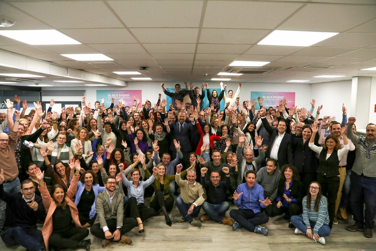 Celebrando con el equipo lo mejor de la gran campaña de Black Friday de este año, el mensaje que nos deja: nuestros clientes quieren seguir viajando, y más que nunca! #FelizNavidad