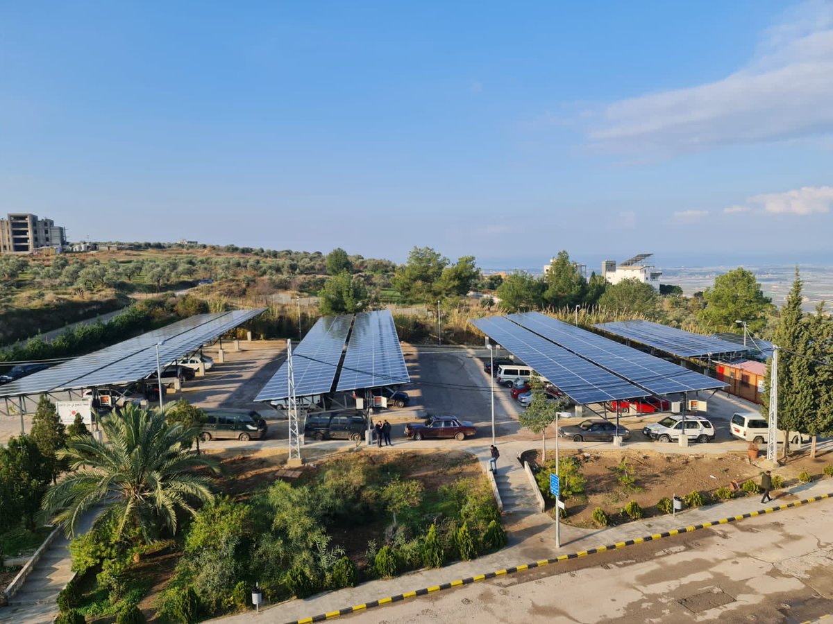 UNHCRLebanon's tweet photo. ☀️1, 2, 3… 552 solar panels!
👷♀️UNHCR is installing them in Halba hospital in north Lebanon.
🩺They will provide 300 KWp per day & help the hospital save USD 22,400 per month!
Stand #withLebanon. https://t.co/VwnTKhOtcR
