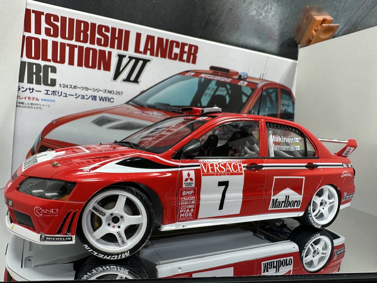 HAJIME_1202B2's tweet photo. タミヤ ランエボ７WRCやっと完成しました。
まさか8月から始めて年末になるとは思いもしませんでした。
手湿疹で右手が使えなかった期間が長かったのもあります💦
手荒れとほっておかずお医者さんに診て貰いましょうね😱と言い聞かせてます笑

#TAMIYA
#LANEVOV7WRC
#124Scale https://t.co/NonySOahWY