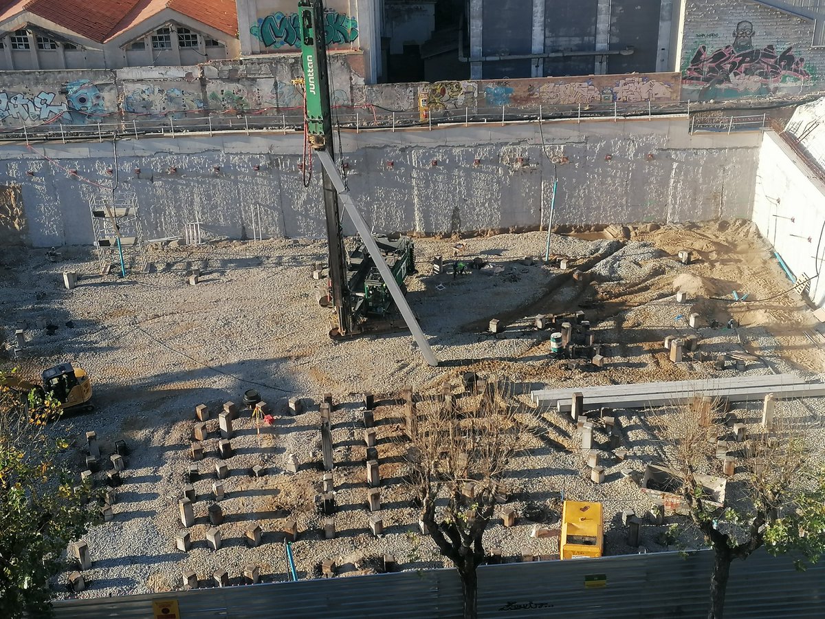 MargaBenzal's tweet photo. IMPORTANT // Stop Soroll Obres Torre #mataro 
Un altre dia amb registres de decibels per sobre dels nivells permesos als habitatges, siguent el centre un àrea sensible on els veïns intentem viure amb constants vibracions
#contaminacióacústica #VeinsRondaBarceló 
@matarocat https://t.co/eoYeyEOG9i