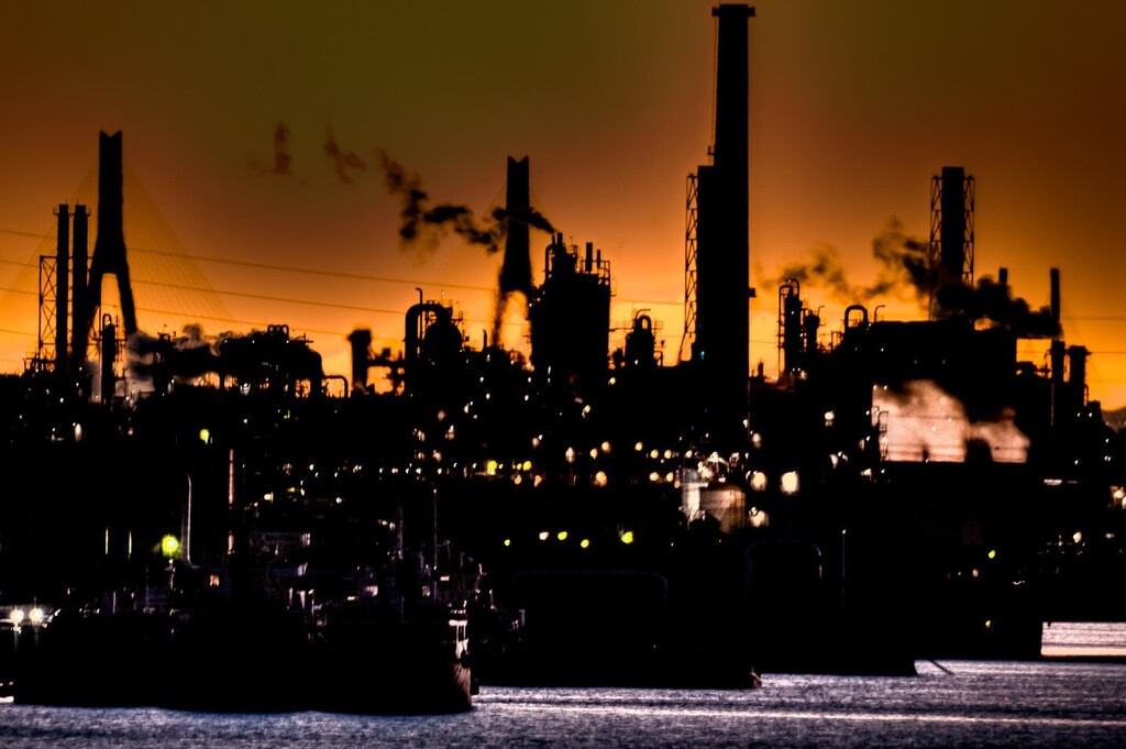 kenmainr's tweet photo. Factory Fortress
.
.
.
.
.

#boat #chimney #composition #contrast #factory #fortless #hdr #industory #japan #kawasaki #light #river #shadow #Silhouette #steam #steampunk #sunset #water #waterfronts - https://t.co/vyxS3k2IX4 https://t.co/R7CTmYmv8d