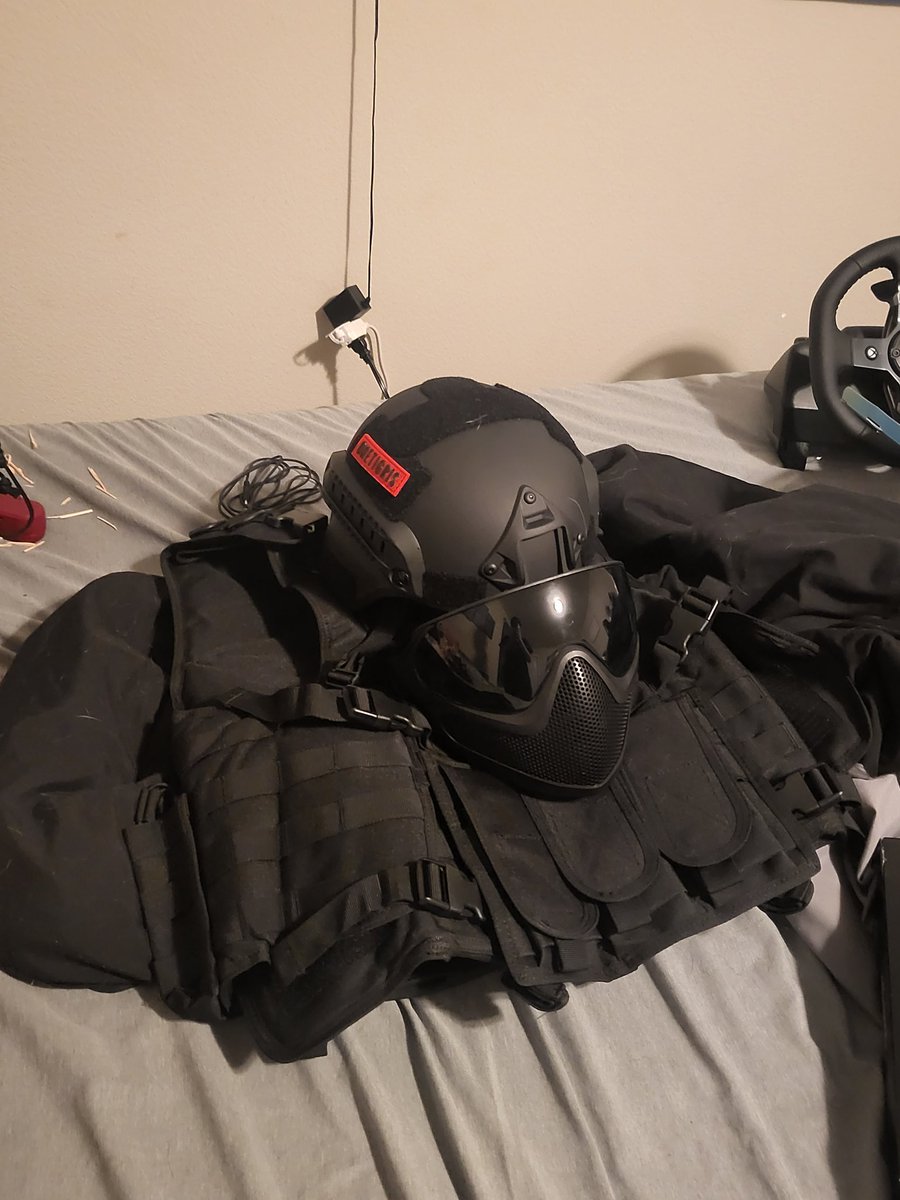 CodObsessed2's tweet image. School shooter setup right here 💀