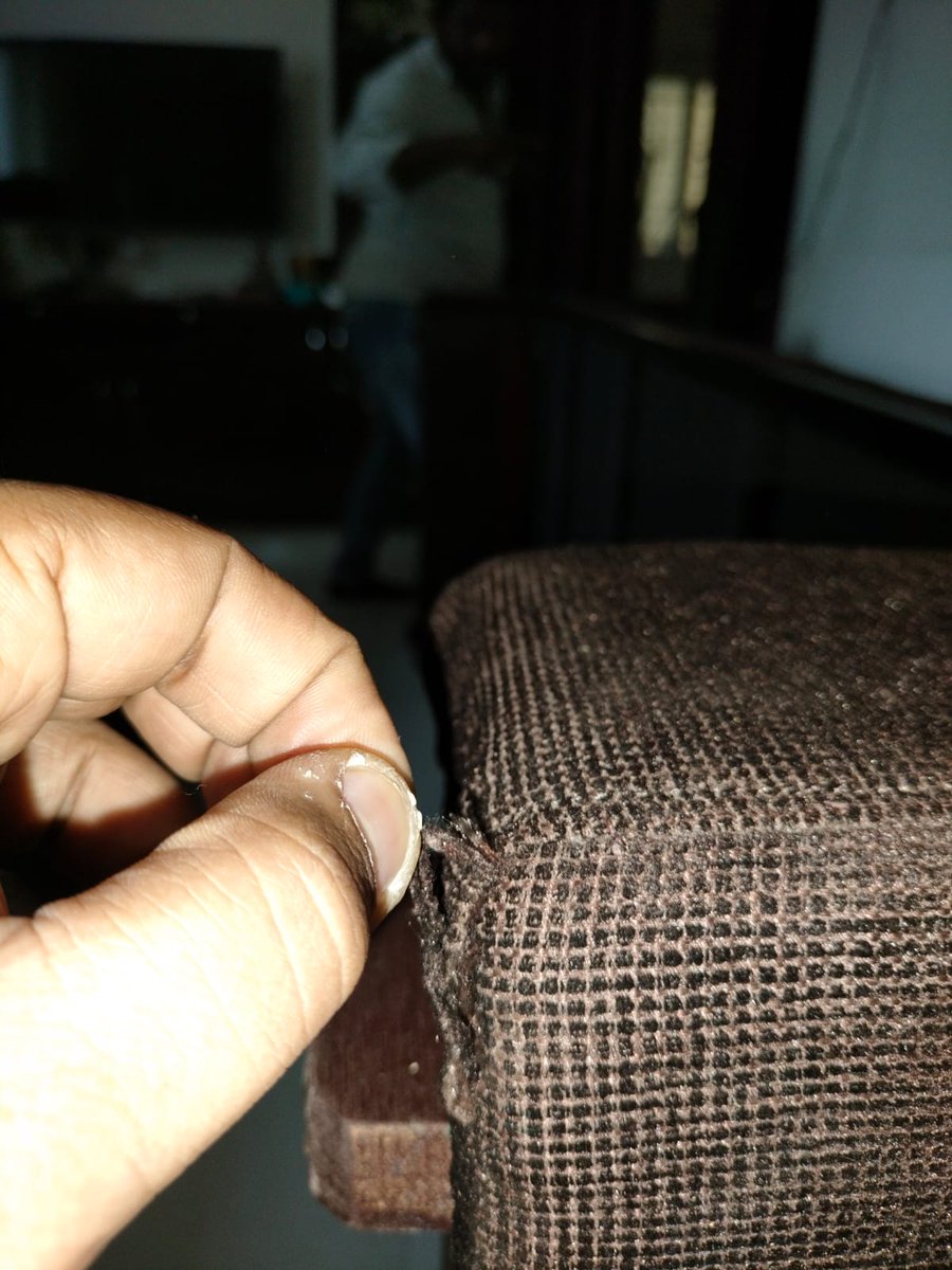 CuriousAnanya's tweet photo. See ur fitting @Pepperfry @AmbareeshMurty @TweetShah .. Cheap Material...!! 
Please do justice!! https://t.co/Mq6BtIWfu0