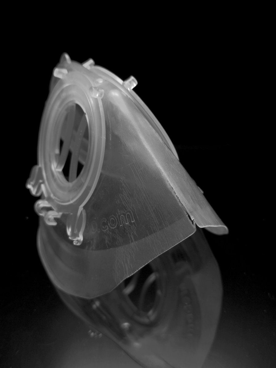 totobobo's tweet image. If you want your #totobobo mask last years and comfortable, keep it in the natural open shape and don't squeeze it flat when not in use. I just received this used mask with a crack after only one year of use.
#reusablemask #crackmask