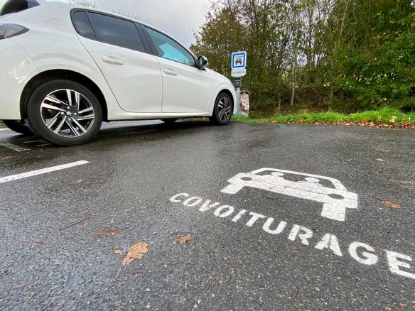 lamontagne_fr's tweet photo. #Covoiturage : une conductrice se trompe de département et abandonne sa passagère en pleine campagne🔽
https://t.co/Sy7uUoZFh5 https://t.co/FpcY0ZVLyv