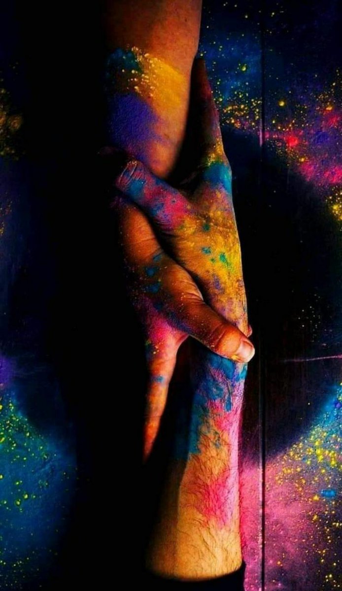 "يا صاحبي إن ارتختْ يدي، لا تُفْلِتها .. إنّه ارتخاء تعب، لا استغناء