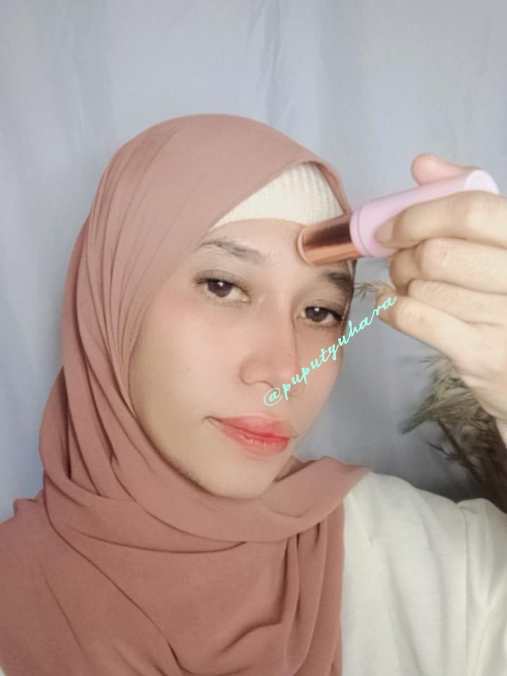 puputyuhara's tweet photo. 6 IN 1 Moisturizer
✅ Moisturizing
✅ Eye Cream
✅ Lip Balm
✅ Neck Firming Balm
✅ Anti-aging
✅ Primer Make Up
Netto : 10 g
BPOM RI 💯
═══════•❁🌼❁•═══════
#Babypink #Skincare #Temanperjalanan #Bringme #MoisturizerStick #Stickcare #Powerbalm #BalmStick https://t.co/6s0QmoCmMY