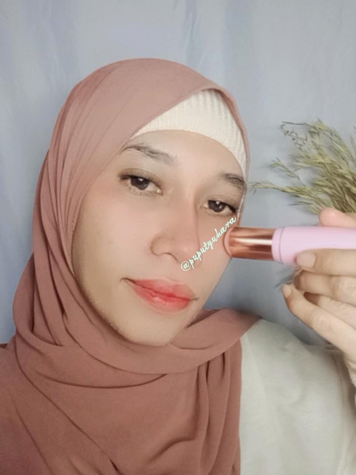 6 IN 1 Moisturizer
✅ Moisturizing  
✅ Eye Cream 
✅ Lip Balm
✅ Neck Firming Balm
✅ Anti-aging
✅ Primer Make Up  

Netto : 10 g
BPOM RI 💯
═══════•❁🌼❁•═══════
#Babypink #Skincare #Temanperjalanan #Bringme  #MoisturizerStick #Stickcare #Powerbalm #BalmStick