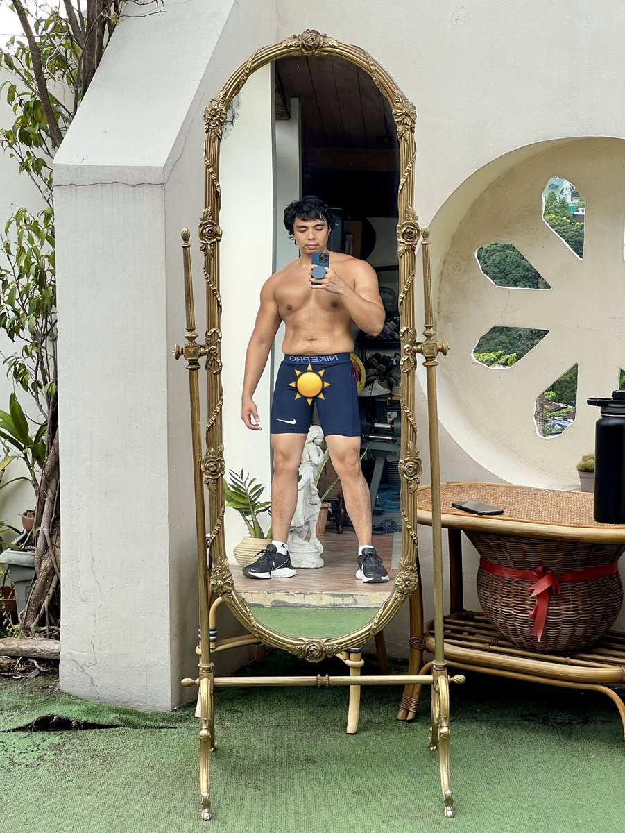 jprmercado's tweet photo. If you’re scrolling past this, post a mirror selfie 🪞 https://t.co/TsvV7HilVL