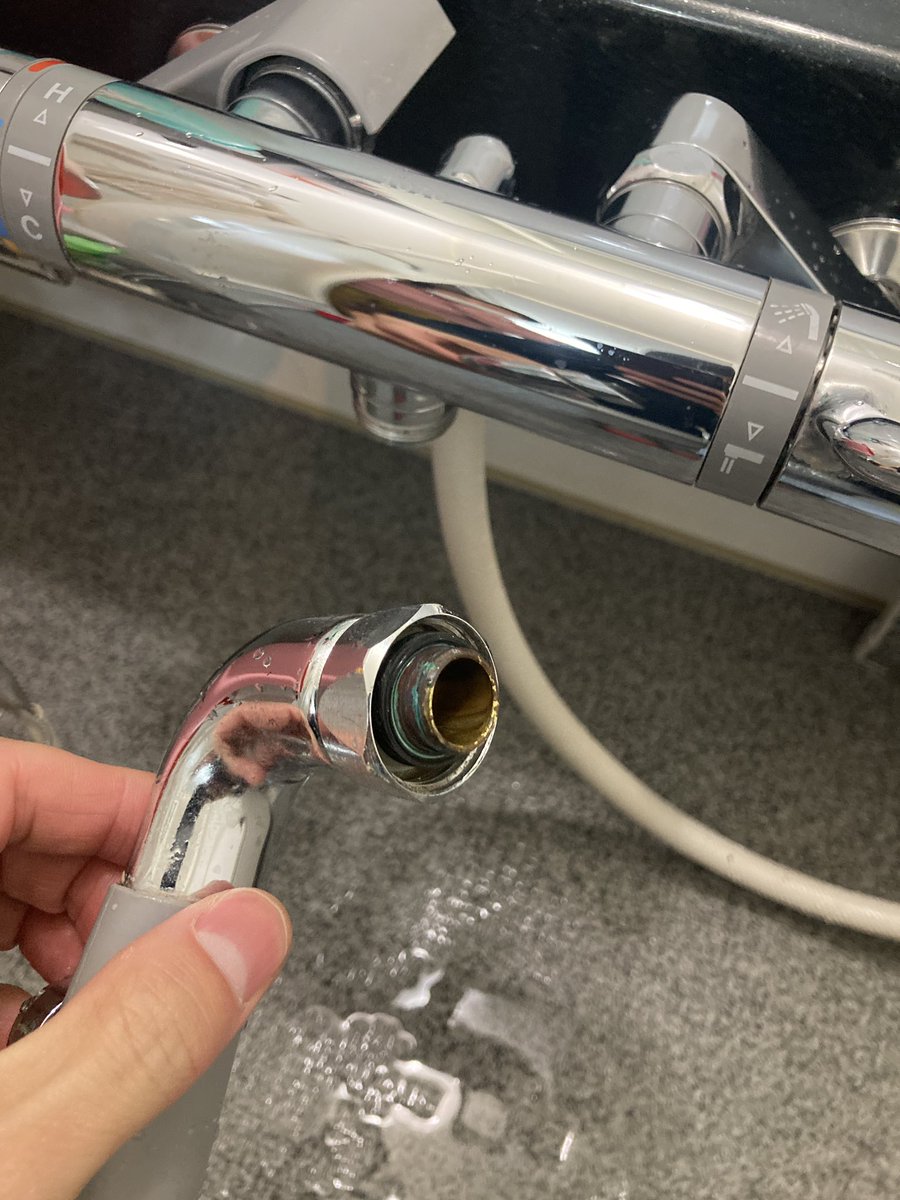 ExiJapan's tweet photo. 今年も終わりと思いきや
お客様より浴室混合水栓の水漏れ連���
パッキン交換だけで済んで良かったです
お疲れ様でした〜 https://t.co/kkD6m1qwMf
