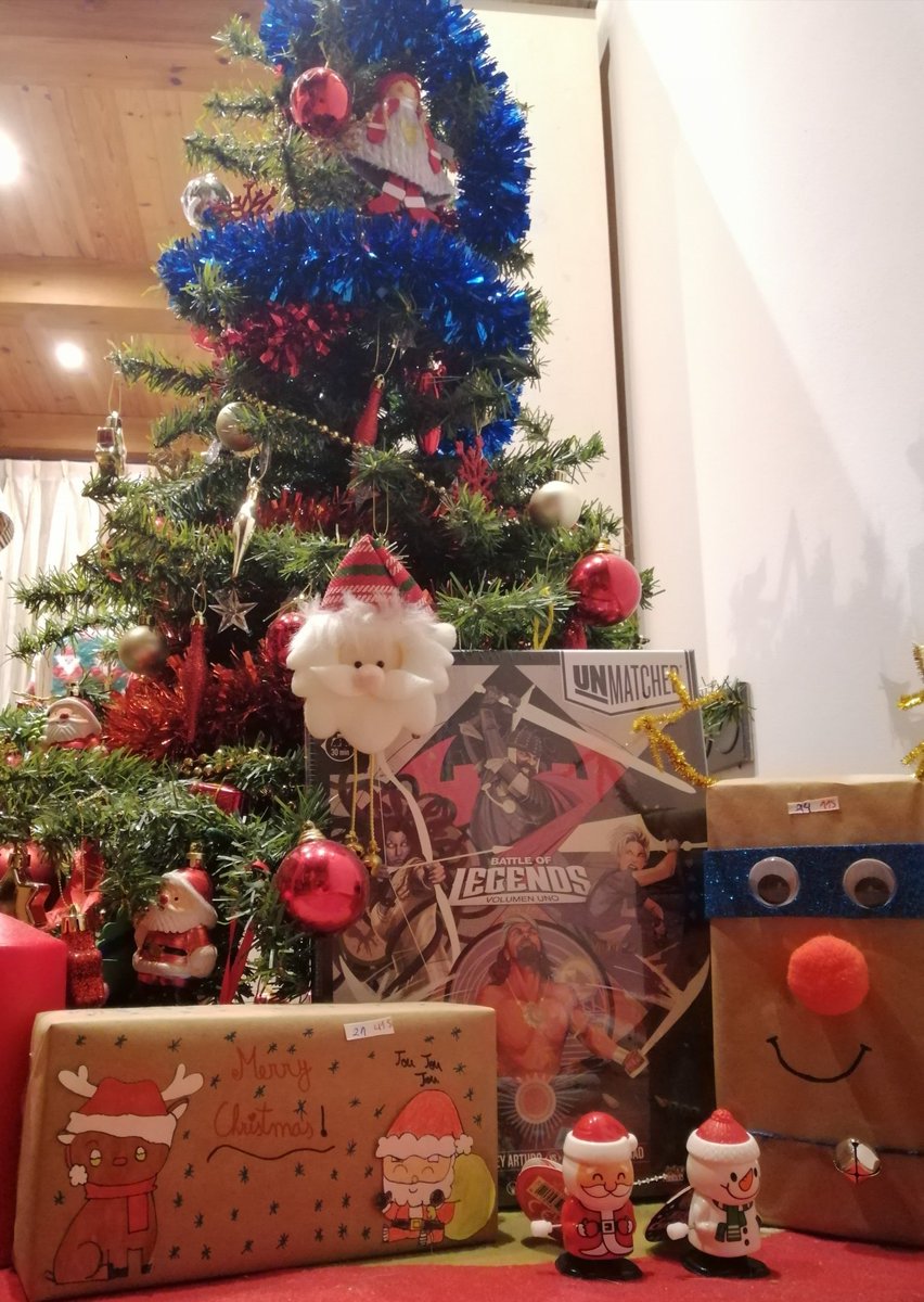 Laurana1983's tweet photo. Algo se ha colado debajo del árbol.
Feliz #tcgvidad
@Tcgfactory https://t.co/HrLAyJDFr9
