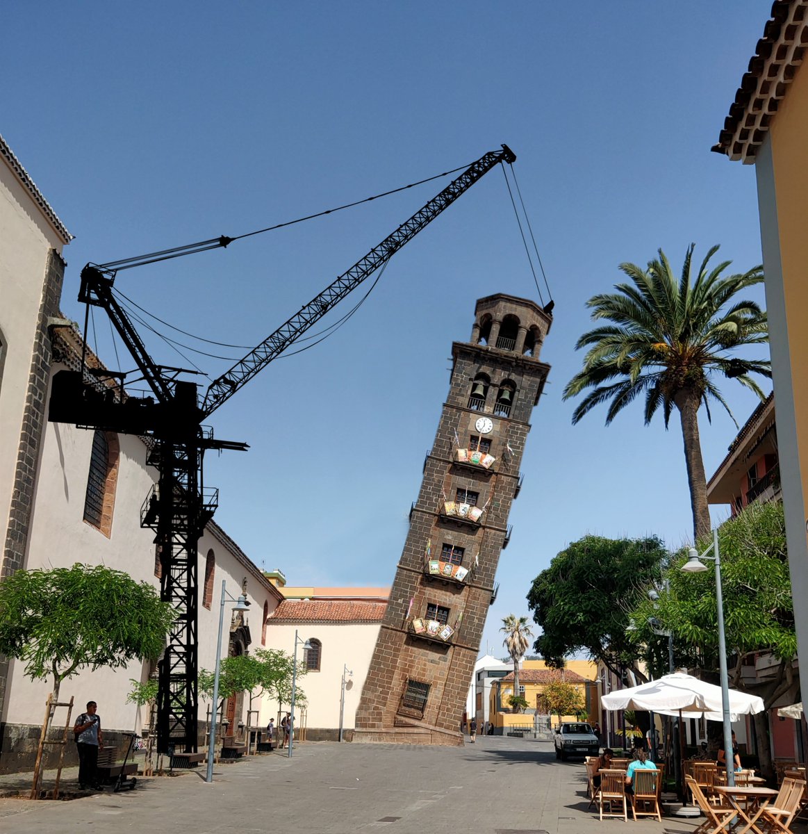 teidagua's tweet photo. 🏗️

Continúan los trabajos para enderezar la Torre de #LaConcepción, tras los fuertes vientos registrados ayer en #LaLaguna 🌬️ https://t.co/vqclhxJ4jS