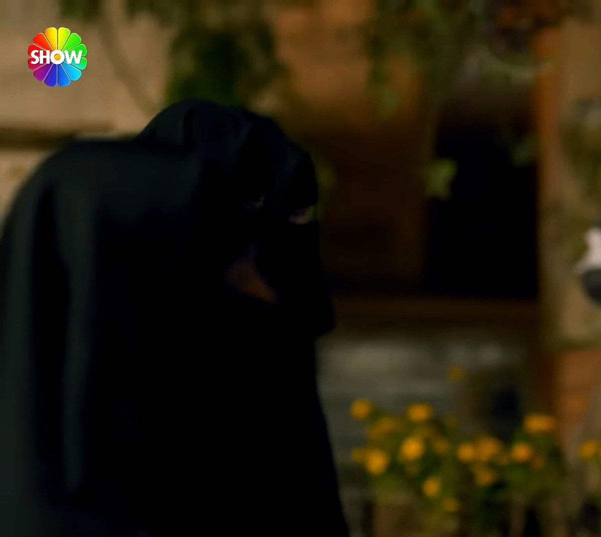 silagenclik's tweet photo. Show tv de yayınlanan Sipahi isimli dizide fahişeler Çarşaf-ı Şerife içinde gösterilmiştir ! Çarşaf-ı Şerife fahişelerin değil iffet abidesi Hz. Aişelerin , Hz. Fatımaların kıyafetidir. https://t.co/9Fi125TQFe