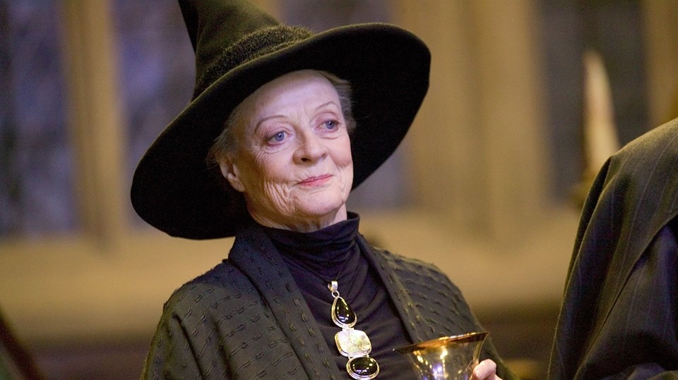SeriesUpdateFR's tweet photo. Joyeux anniversaire à Maggie Smith qui fête ses 88 ans aujourd'hui ! 🎊 https://t.co/QivbGljArp
