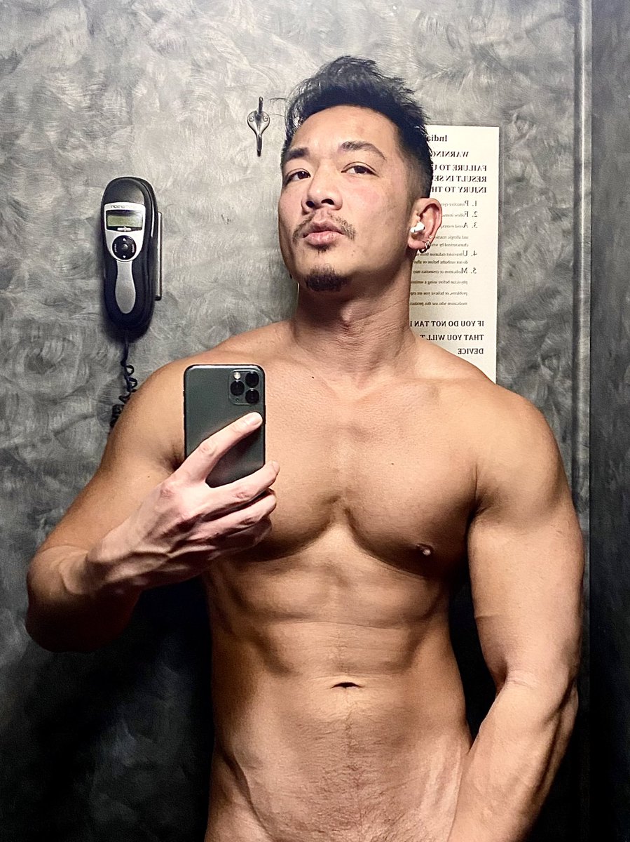 XanderKwan's tweet photo. Yup dats me, the artist behind Xander Kwan Project. Follow my workout progress 👉🏻 https://t.co/I7bNcq9asd https://t.co/eEXqrbrM03