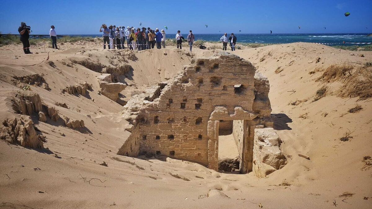 MuseoCadiz's tweet photo. ¿Recuerdas que ayer mismo te hablábamos del Balneum hallado en Caños de Meca (Barbate) por un gran equipo de investigadores de la @univcadiz? Pues hoy se han puesto en contacto con nosotros los amigos de @ProyectoGarum para revelarnos un gran descubrimiento. https://t.co/OdvjUT0VkX